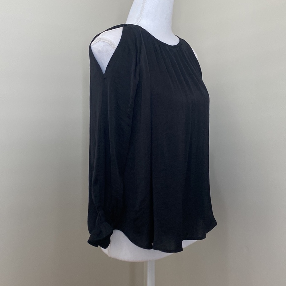 Black Long-Sleeve Cold Shoulder Blouse - Picture 3 of 8